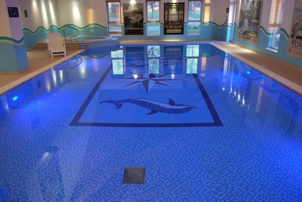hotel swimming pool swindon